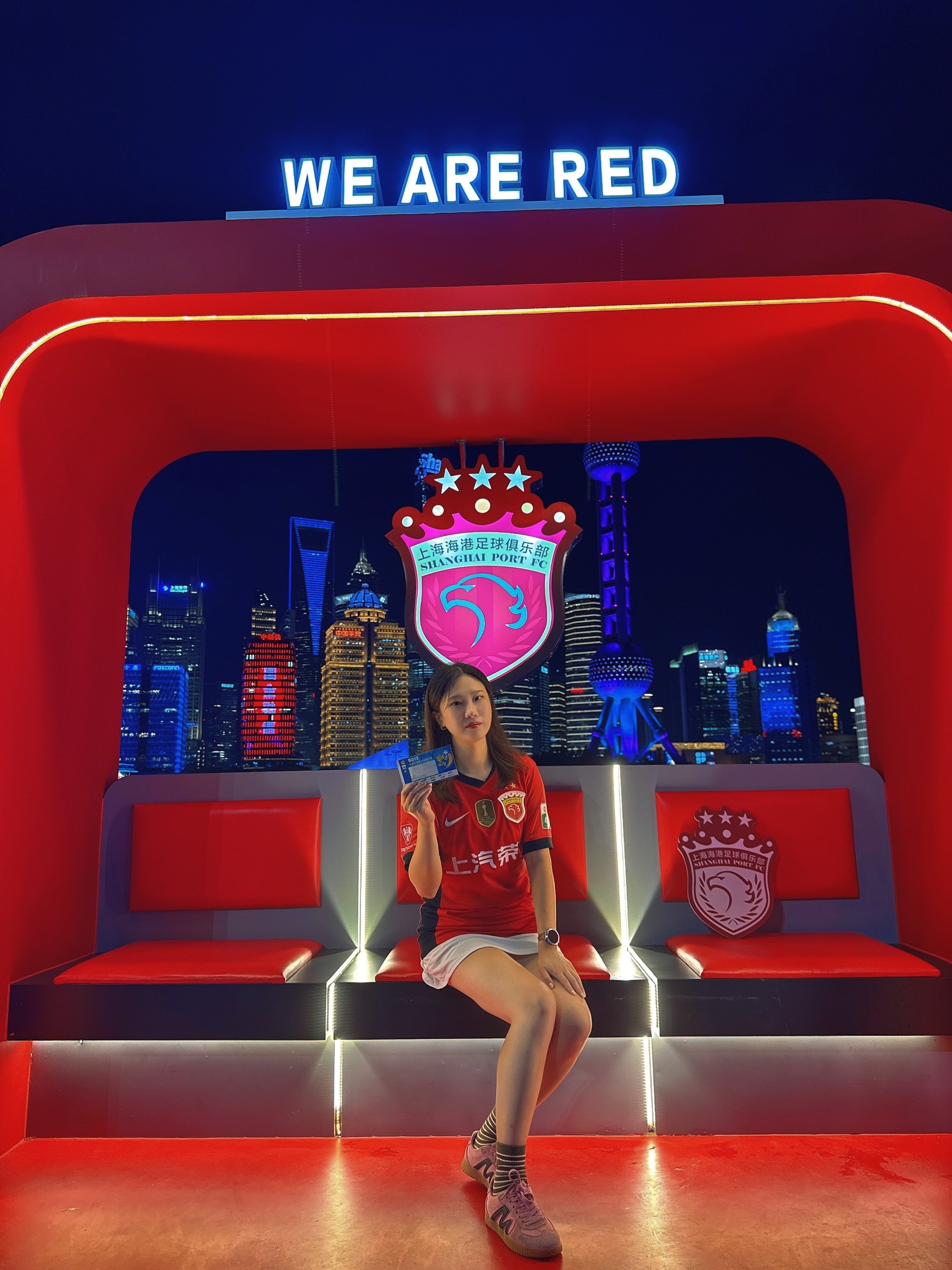 关于赛后突围战来临，上海海港围绕英超外线爆发，球迷炸锅，身体对抗强度拉满的信息